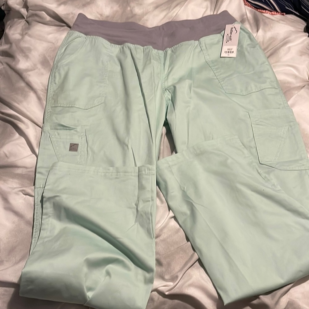 Scrub set